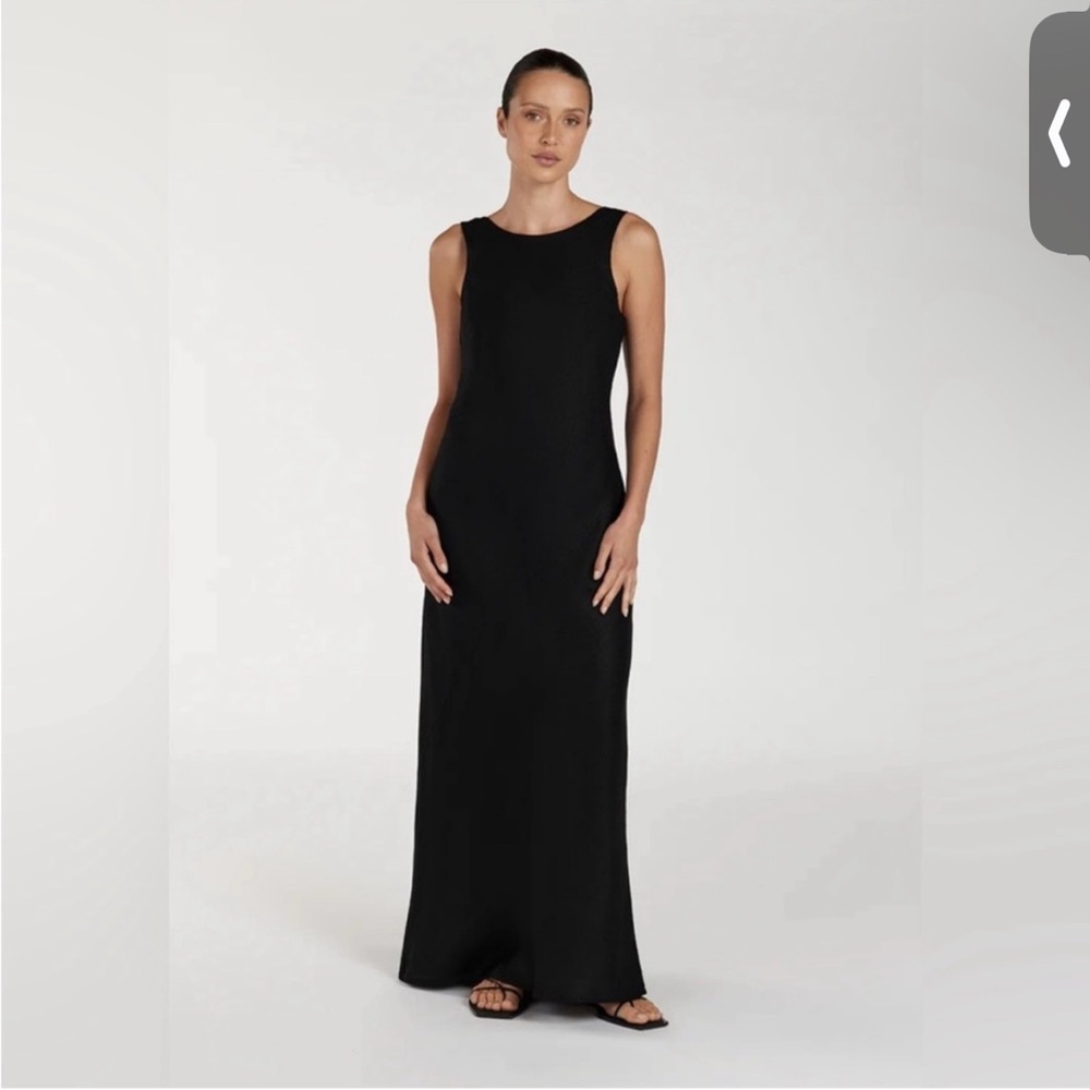 DISSH Cream Sheath Maxi Dress Sleeveless Scoop Neck